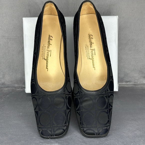 🔥🔥🔥Salvatore Ferragamo Black Wedge Shoes Size: 9.5 B🔥🔥🔥 - Picture 3 of 8